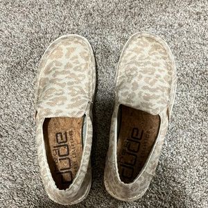 Hey dude shoes